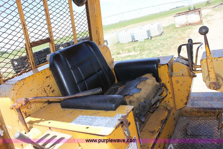 image for item 6085 1976 Caterpillar D5 dozer