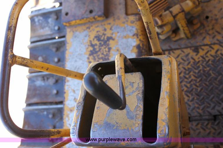 image for item 6085 1976 Caterpillar D5 dozer