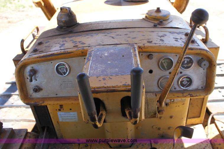 image for item 6085 1976 Caterpillar D5 dozer