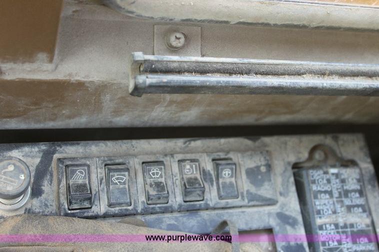 image for item 6274 1990 Caterpillar EL200B excavator