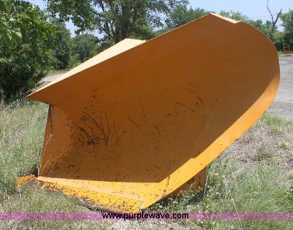 image for item 6275 Henke 10'10" V-plow