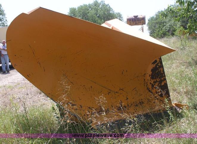 image for item 6275 Henke 10'10" V-plow