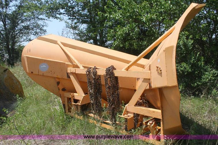 image for item 6275 Henke 10'10" V-plow
