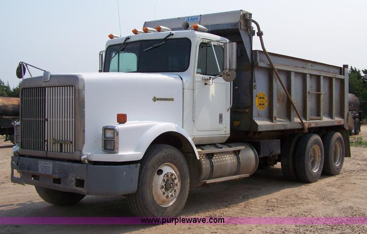 image for item 7318 1993 International F9370 dump truck