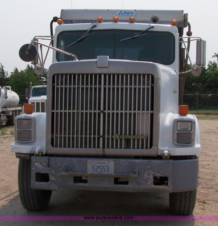 image for item 7318 1993 International F9370 dump truck