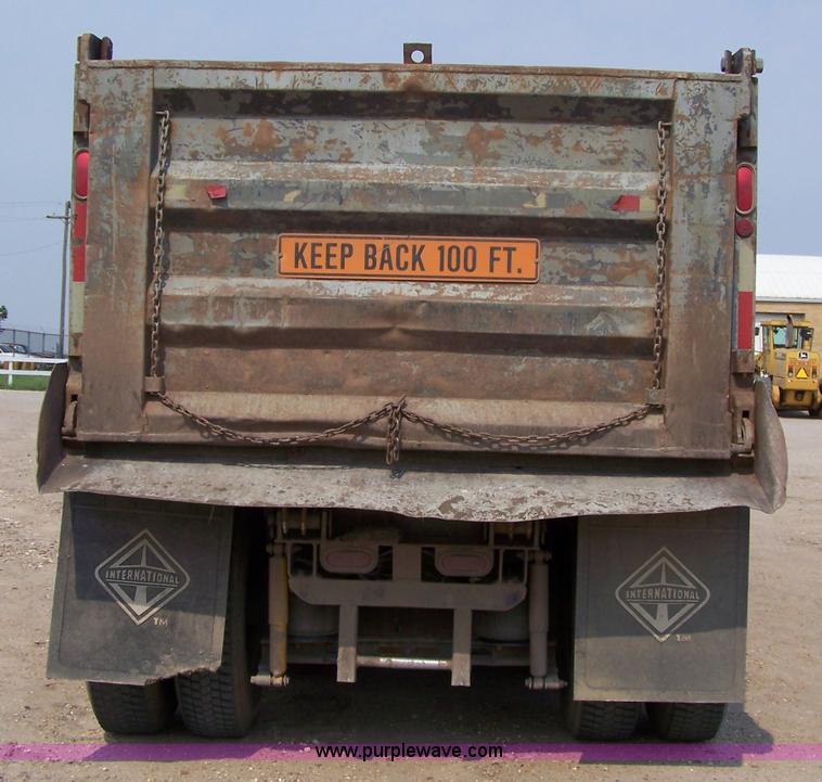 image for item 7318 1993 International F9370 dump truck