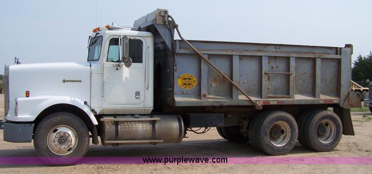 image for item 7318 1993 International F9370 dump truck