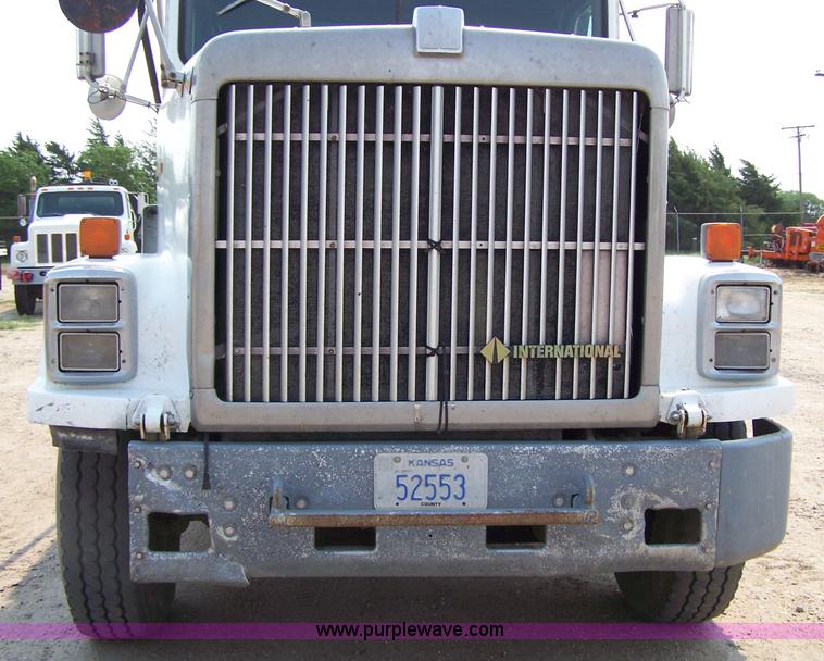 image for item 7318 1993 International F9370 dump truck
