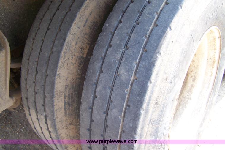 image for item 7318 1993 International F9370 dump truck