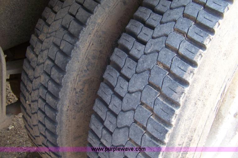 image for item 7318 1993 International F9370 dump truck