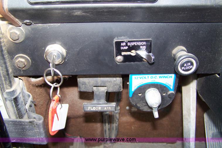 image for item 7318 1993 International F9370 dump truck