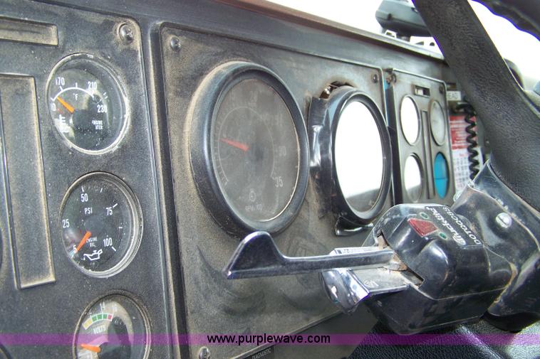 image for item 7318 1993 International F9370 dump truck