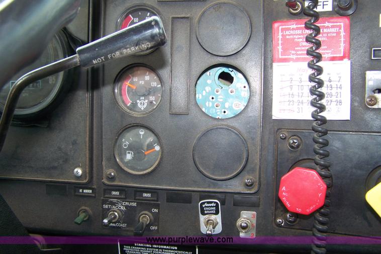 image for item 7318 1993 International F9370 dump truck