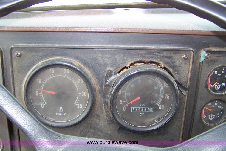 image for item 7318 1993 International F9370 dump truck