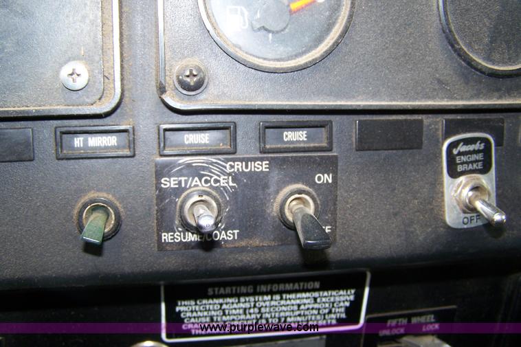 image for item 7318 1993 International F9370 dump truck