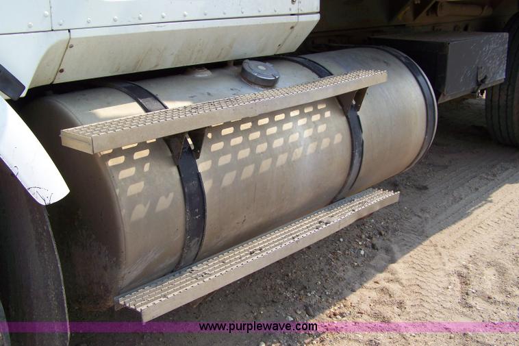 image for item 7318 1993 International F9370 dump truck