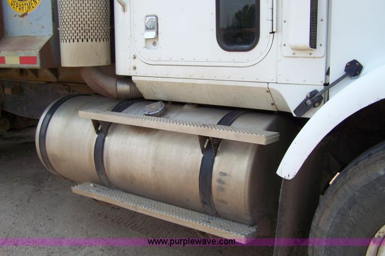 image for item 7318 1993 International F9370 dump truck