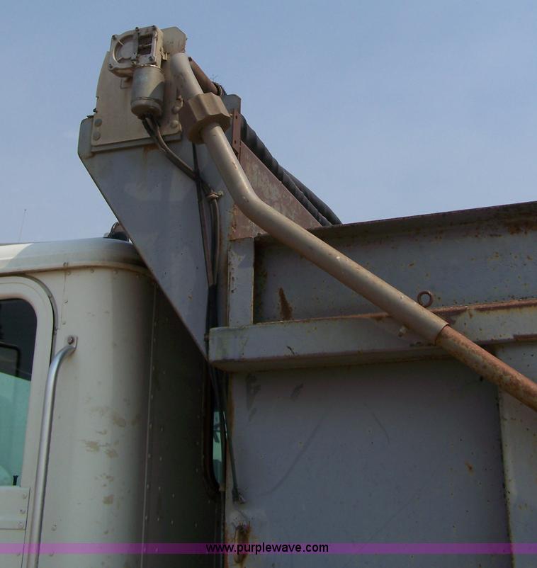 image for item 7318 1993 International F9370 dump truck