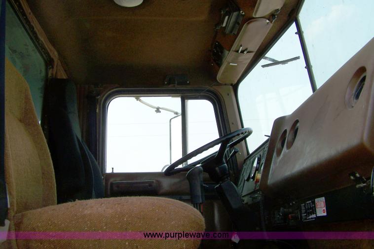 image for item 7318 1993 International F9370 dump truck