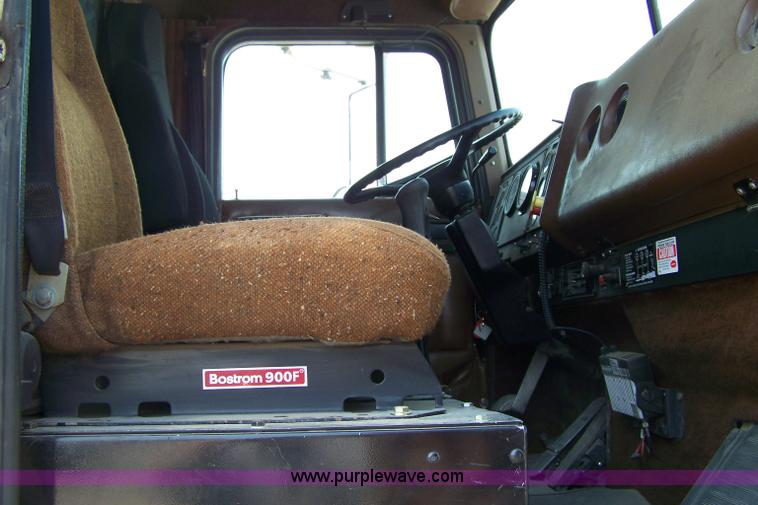 image for item 7318 1993 International F9370 dump truck