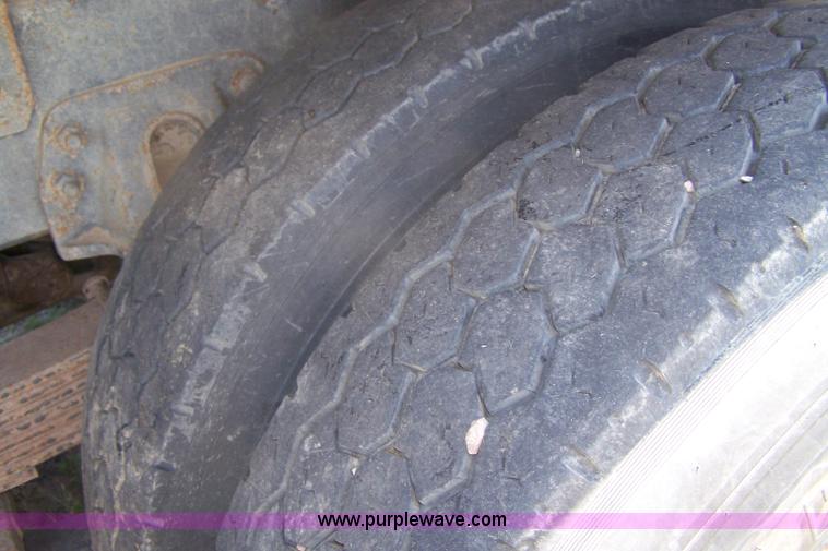 image for item 7370 1996 Chevrolet Kodiak bucket truck