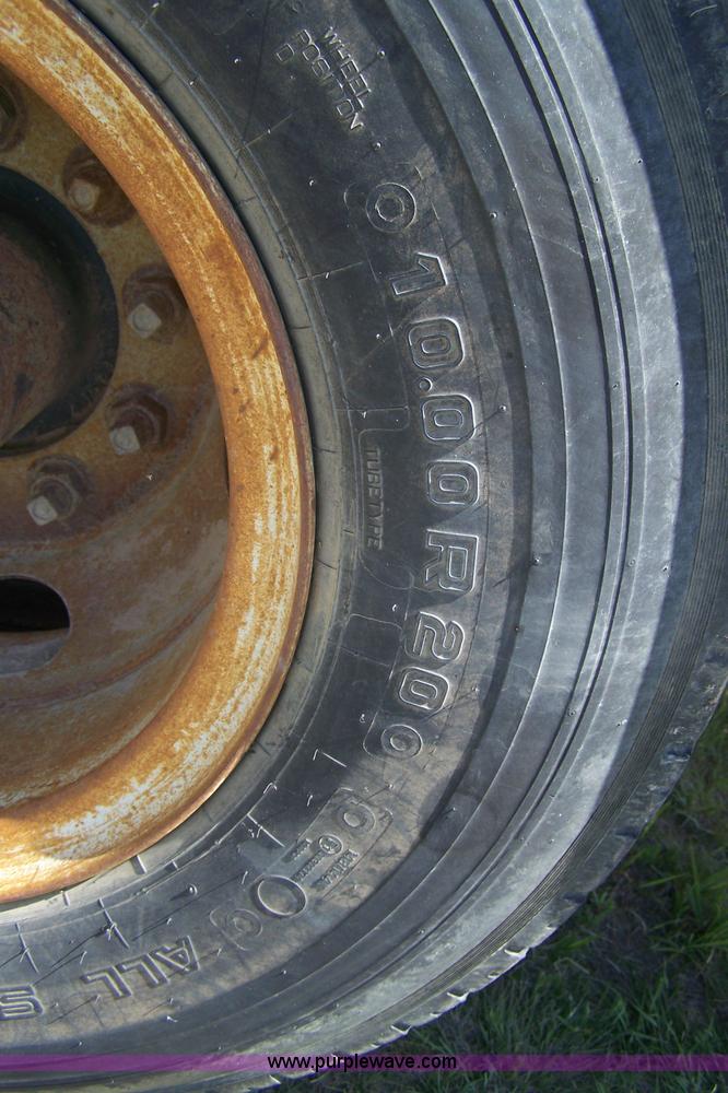 image for item 7370 1996 Chevrolet Kodiak bucket truck