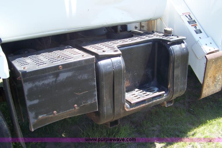 image for item 7370 1996 Chevrolet Kodiak bucket truck