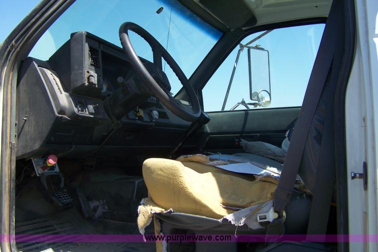 image for item 7370 1996 Chevrolet Kodiak bucket truck