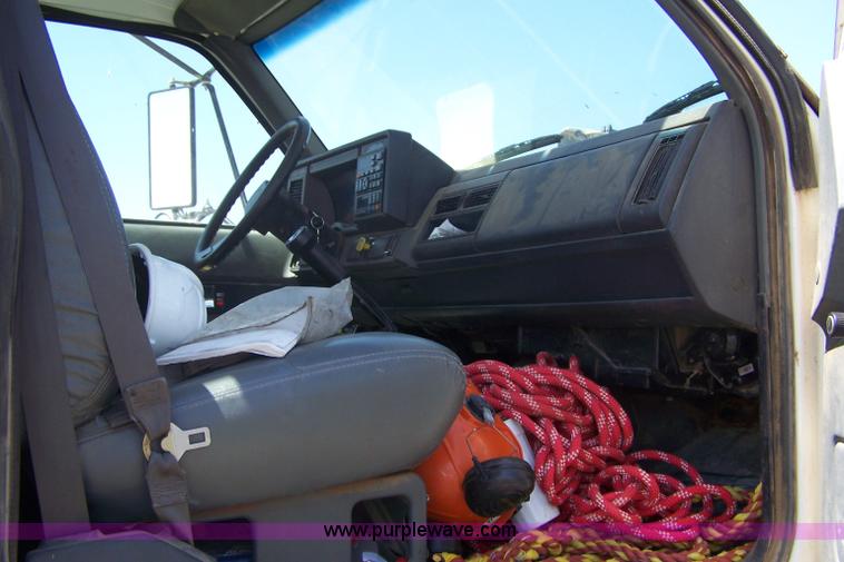 image for item 7370 1996 Chevrolet Kodiak bucket truck