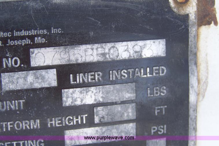 image for item 7370 1996 Chevrolet Kodiak bucket truck