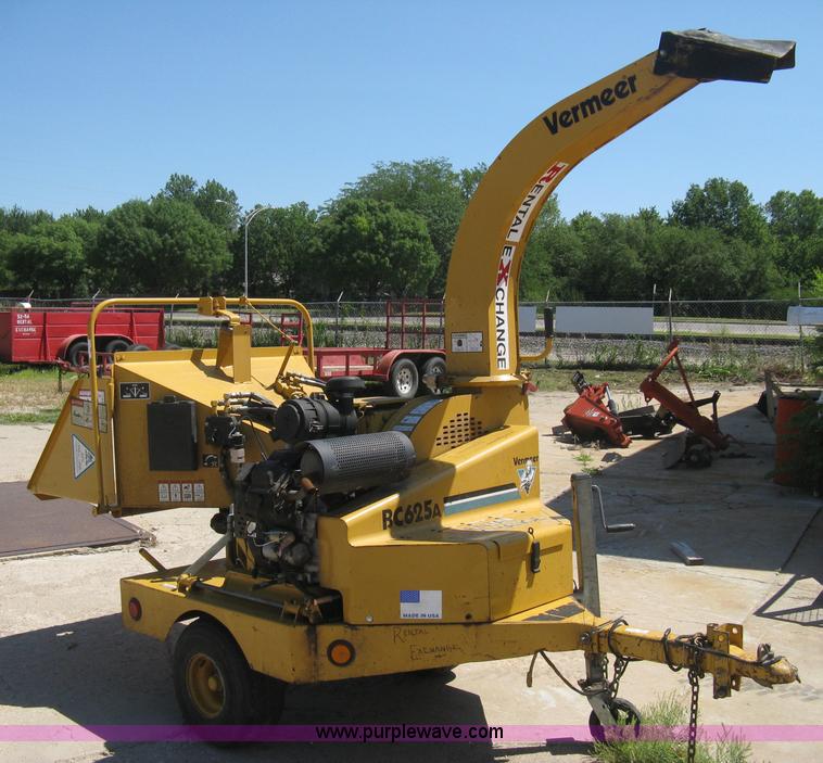 image for item 8000 2000 Vermeer BC 625A chipper