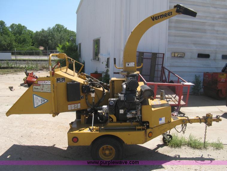 image for item 8000 2000 Vermeer BC 625A chipper