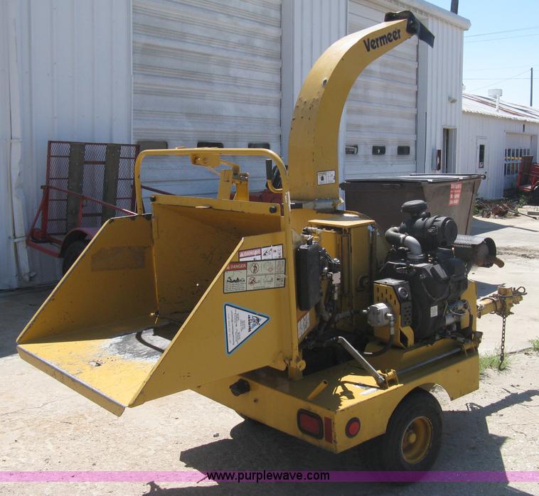 image for item 8000 2000 Vermeer BC 625A chipper