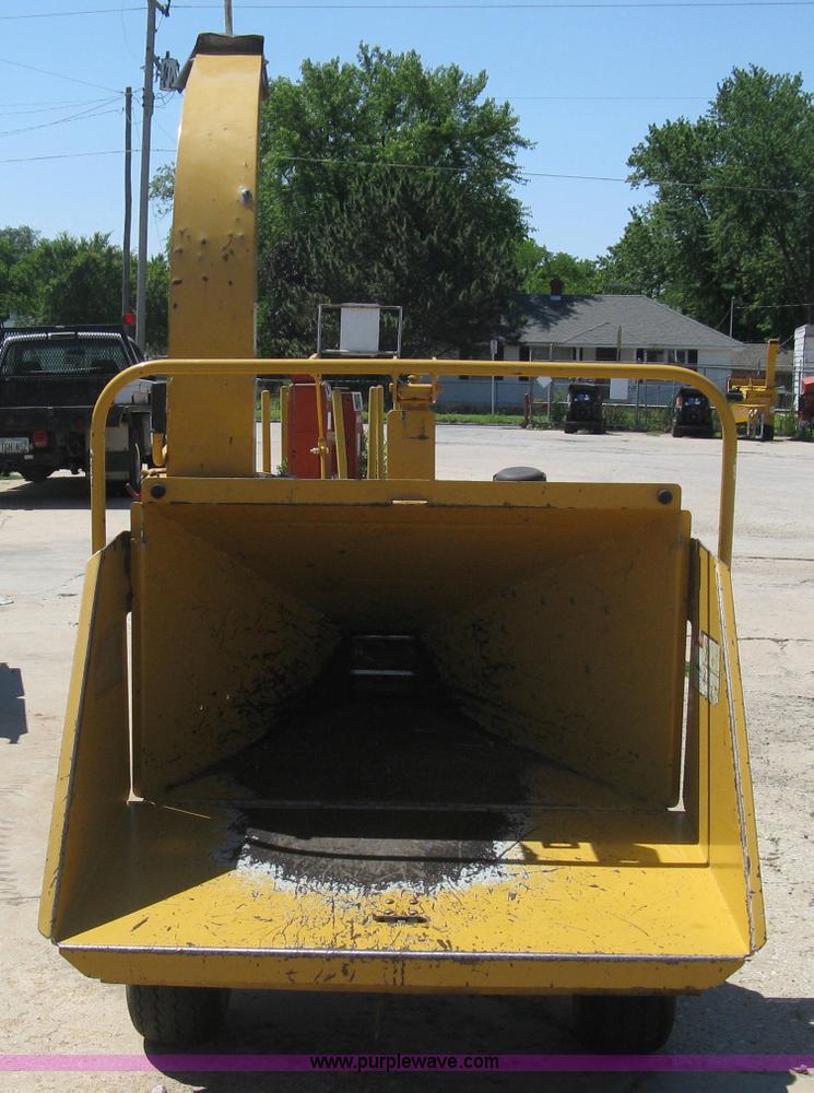 image for item 8000 2000 Vermeer BC 625A chipper