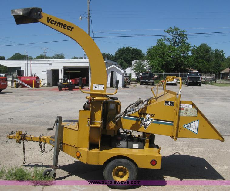 image for item 8000 2000 Vermeer BC 625A chipper