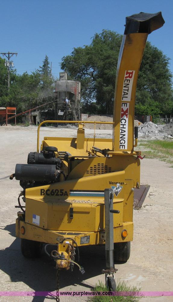 image for item 8000 2000 Vermeer BC 625A chipper