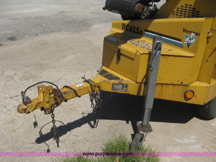 image for item 8000 2000 Vermeer BC 625A chipper
