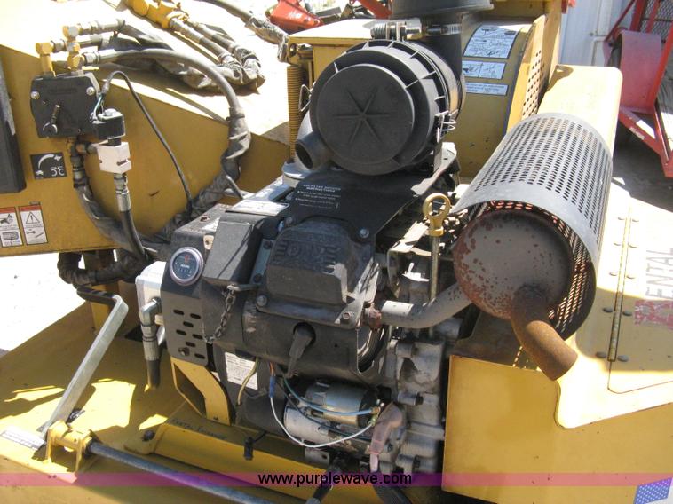 image for item 8000 2000 Vermeer BC 625A chipper