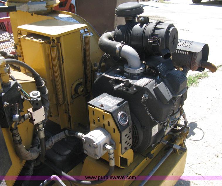 image for item 8000 2000 Vermeer BC 625A chipper