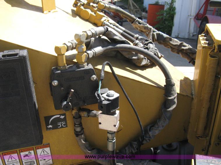 image for item 8000 2000 Vermeer BC 625A chipper