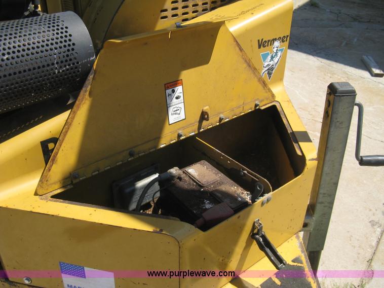 image for item 8000 2000 Vermeer BC 625A chipper
