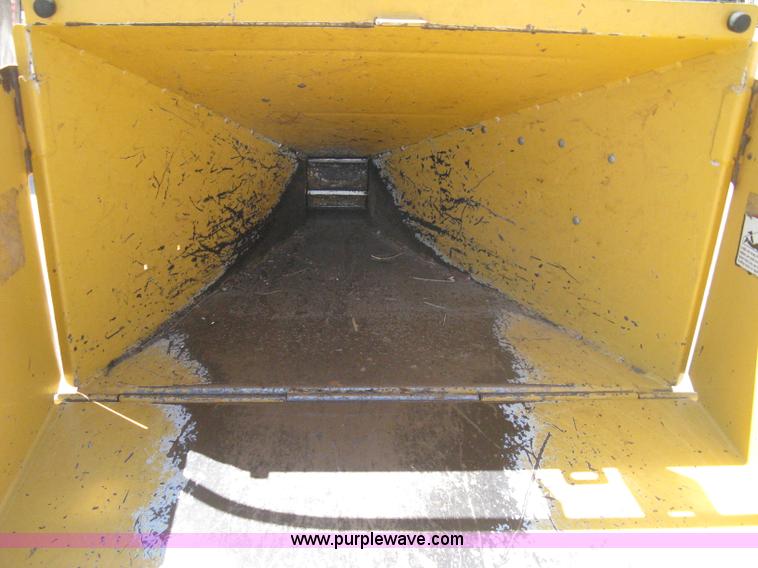 image for item 8000 2000 Vermeer BC 625A chipper