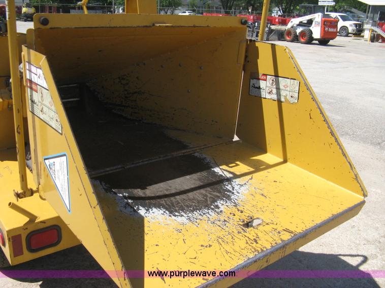 image for item 8000 2000 Vermeer BC 625A chipper