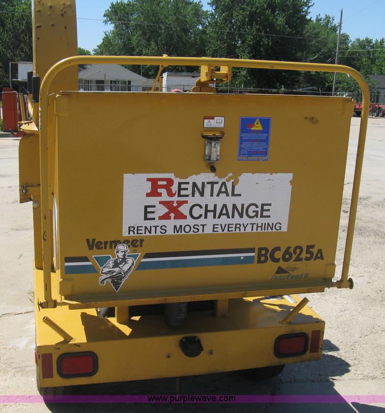 image for item 8000 2000 Vermeer BC 625A chipper