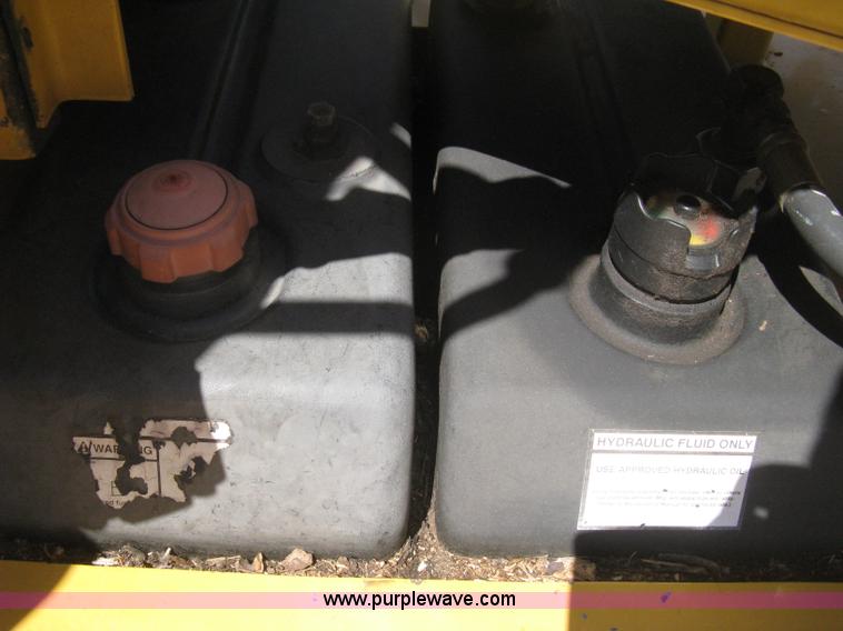 image for item 8000 2000 Vermeer BC 625A chipper