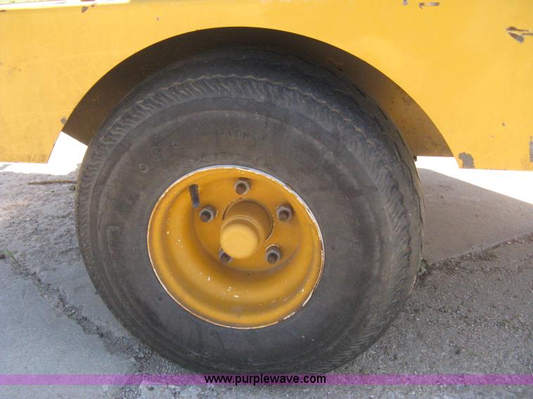 image for item 8000 2000 Vermeer BC 625A chipper