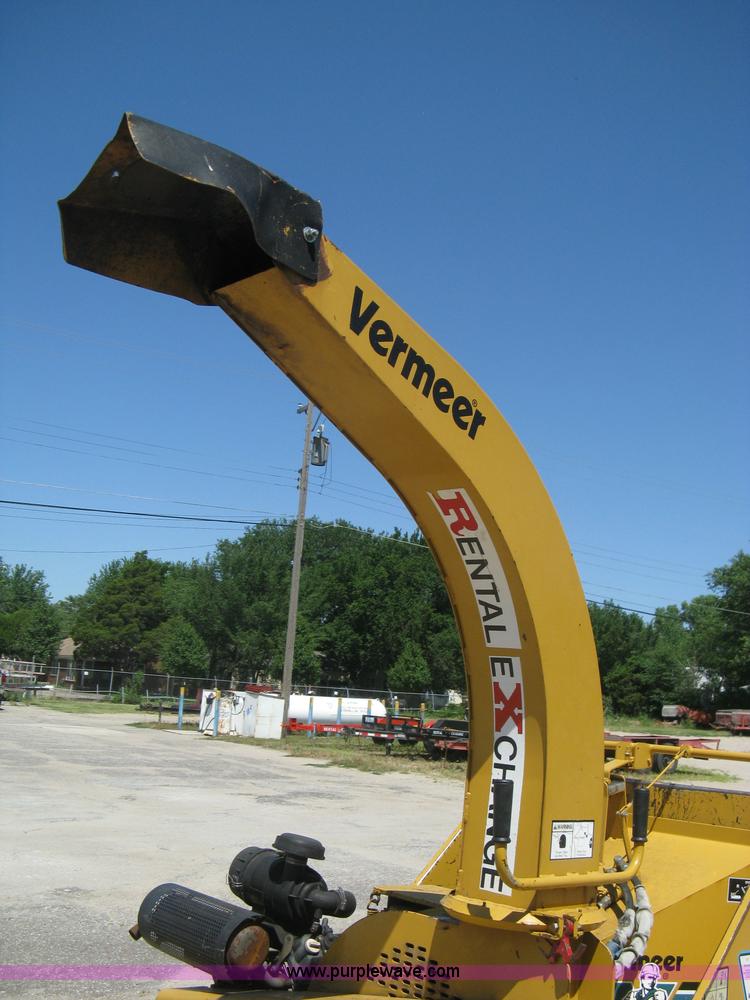 image for item 8000 2000 Vermeer BC 625A chipper