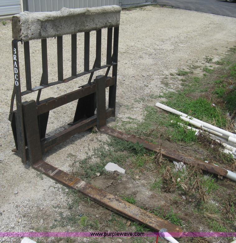 image for item 8004 Bradco PFBC pallet fork attachment