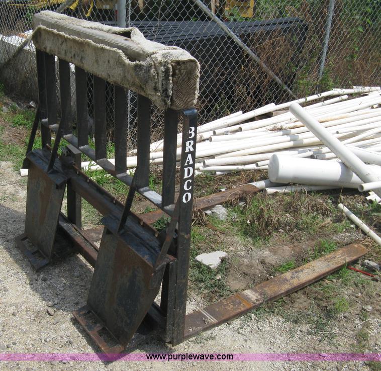 image for item 8004 Bradco PFBC pallet fork attachment