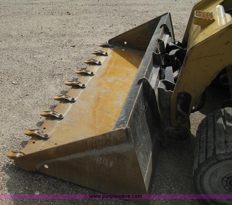 image for item 8085 2007 Caterpillar 277C track loader